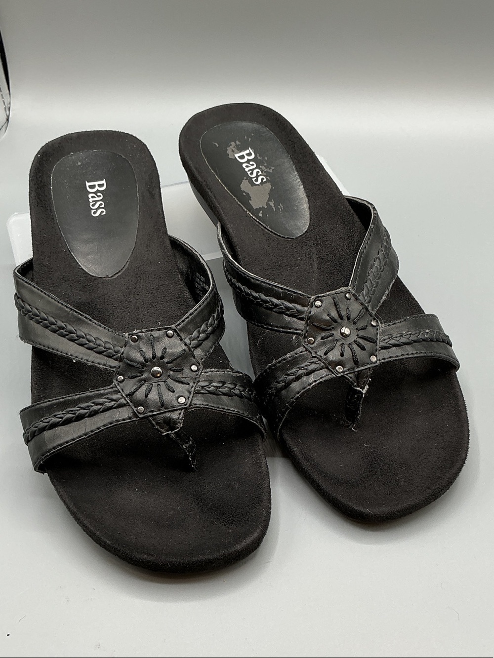 GW Bass - Alicia Black Braided Toe-Post Sandals w/Decorative Medallion, size 9